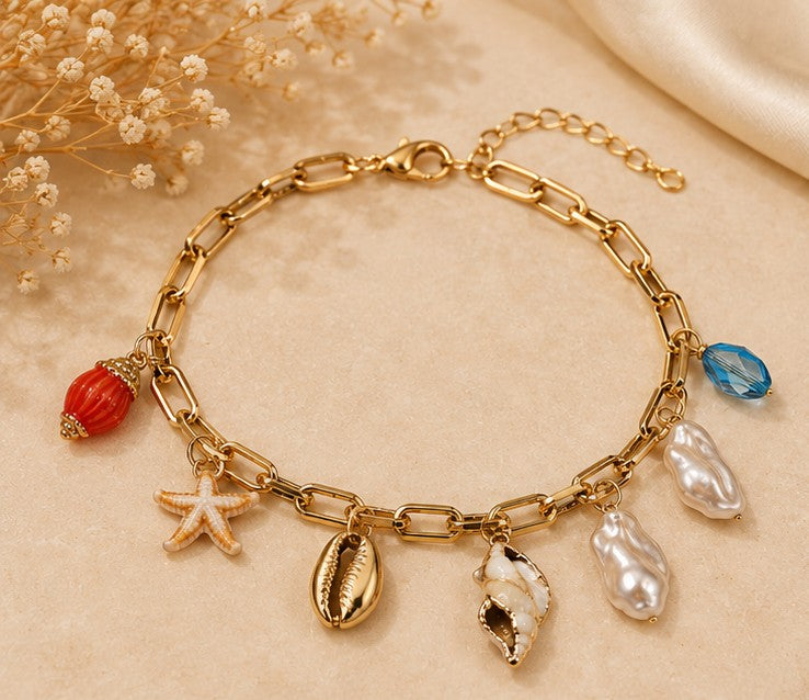 Charms bracelet with beads, pearls, hearts