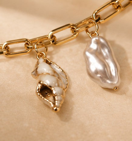 Charms bracelet with beads, pearls, hearts