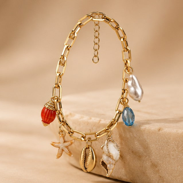 Charms bracelet with beads, pearls, hearts