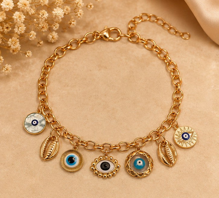 Charms bracelet with beads, pearls, hearts