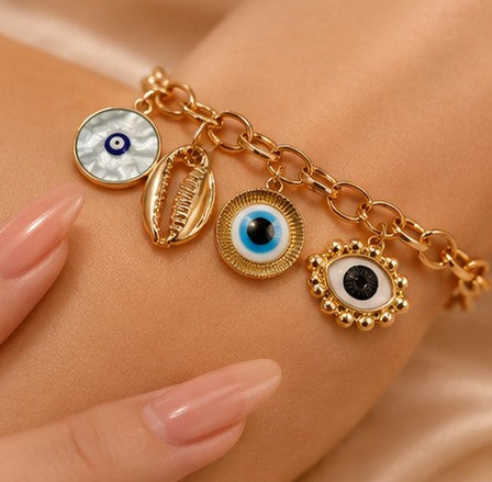 Charms bracelet with beads, pearls, hearts