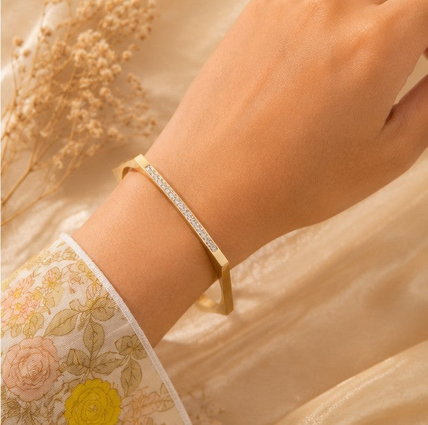 Hexagon shape Gold plated Bracelet with ZC